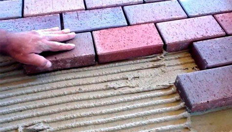 Можно ли укладывать тротуарную плитку на бетон